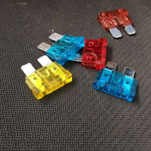 贴片保险丝不适用在汽车上